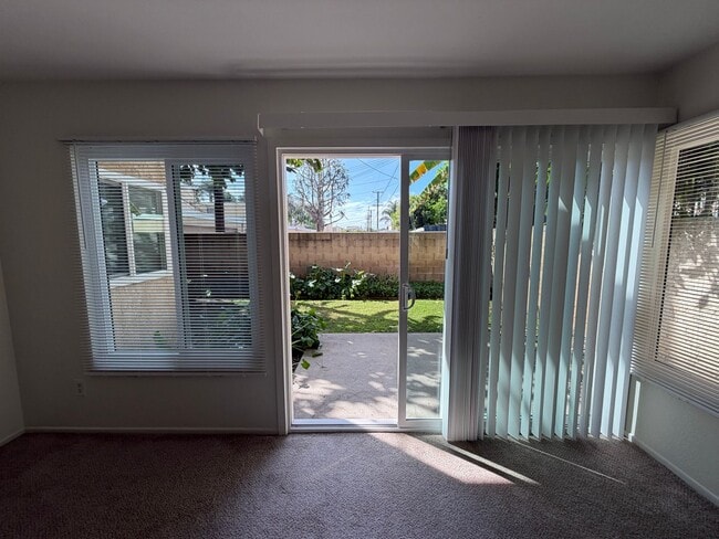 Building Photo - 800-806 S Park Hyde St