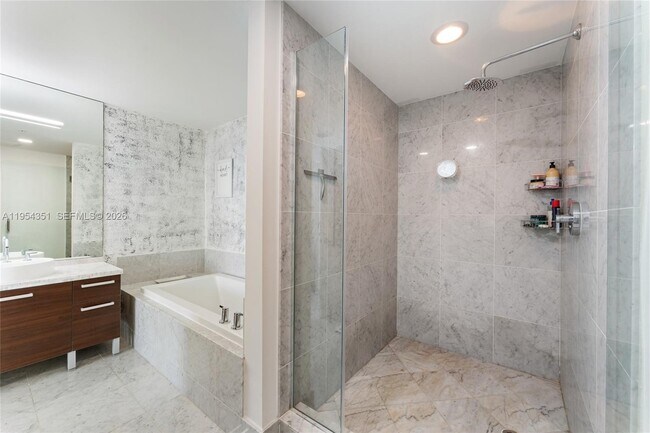 Building Photo - 253 NE 2nd St