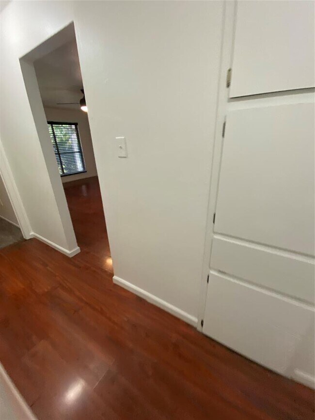 Building Photo - 1508 No Mor Cove