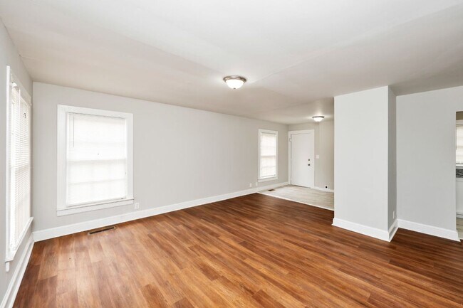 Building Photo - 3824 15th St NE