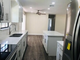 Building Photo - 13618 51st Pl N