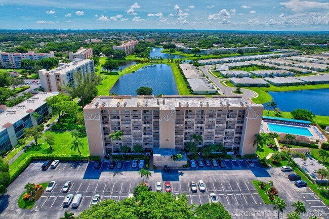 Building Photo - 6866 Huntington Ln