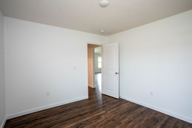 Building Photo - BRAND NEW 4 BEDROOM HOME - Bolivar MO