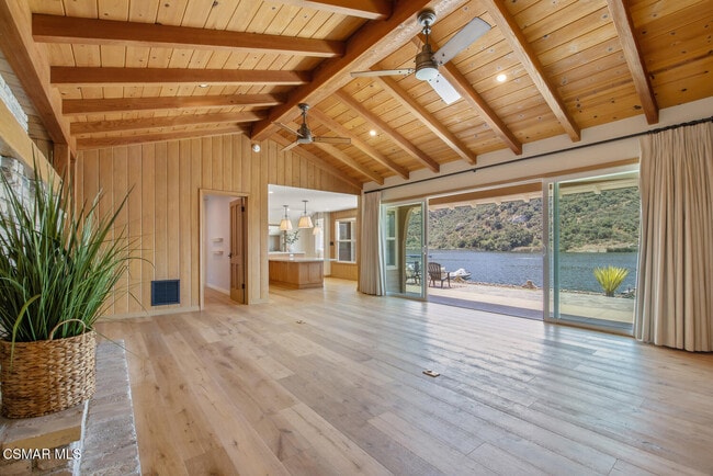 Building Photo - 800 Lake Sherwood Dr