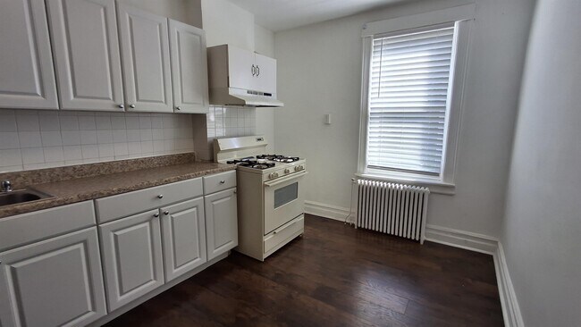 Building Photo - 117 57th St