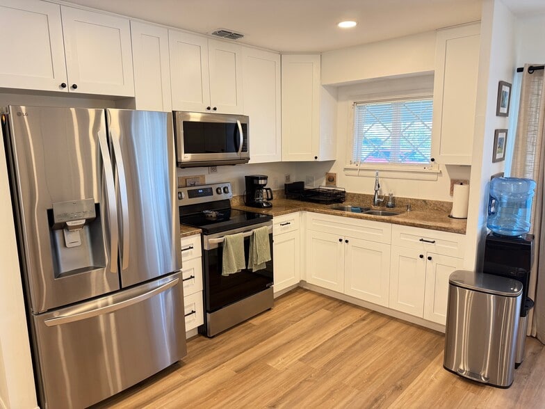 Building Photo - 8719 Tahiti Ln