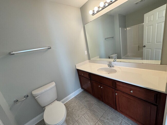 Building Photo - MOVE-IN READY!