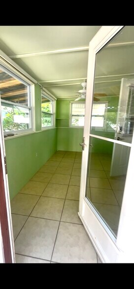 Building Photo - 516 Northmoor Ave N