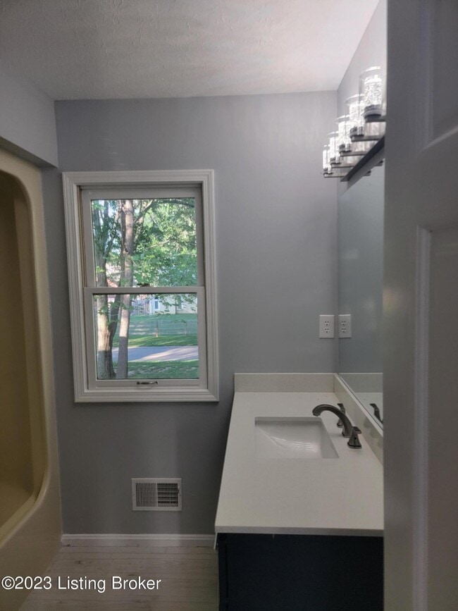 Building Photo - 10315 Amberwell Park Rd