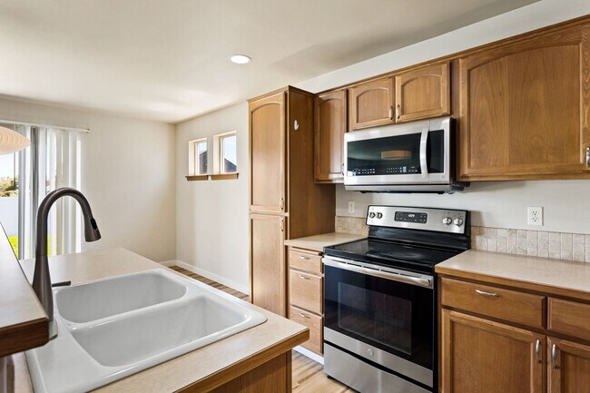 Building Photo - Non-Refundable & Security Deposit Total: $2600.00