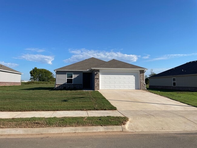 Building Photo - Now Available! Don’t Miss This 3 Bedroom, 2 Bath Home in Somerset