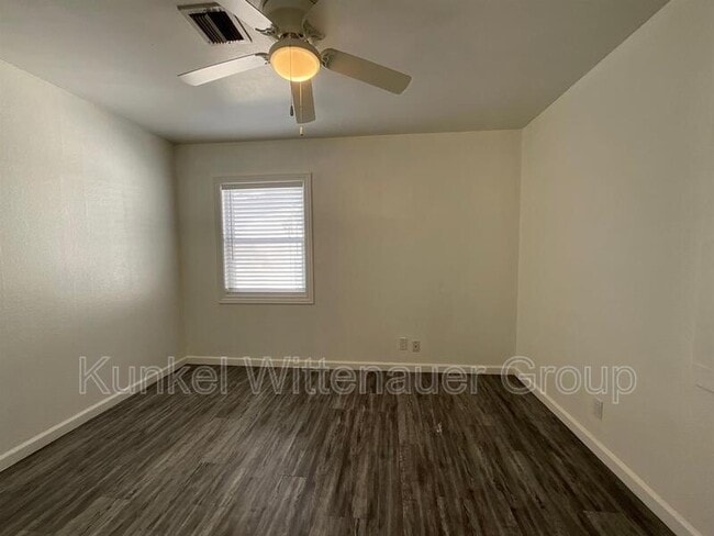 Building Photo - 516 Joy Dr