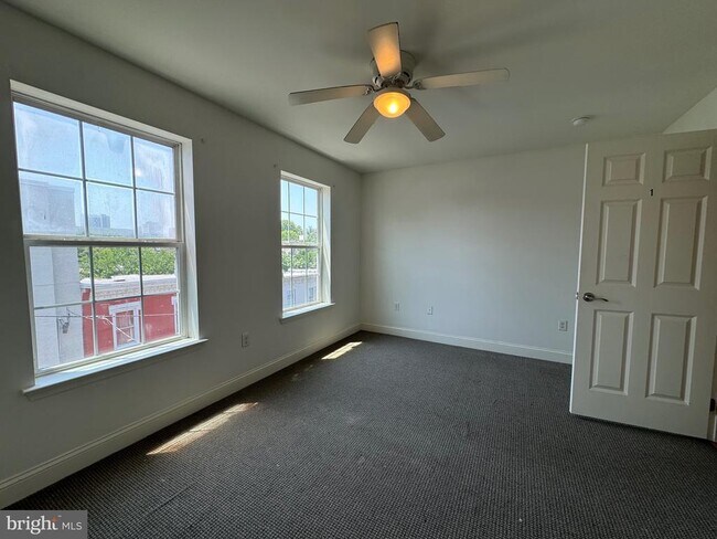 Building Photo - 1131 W Nevada St