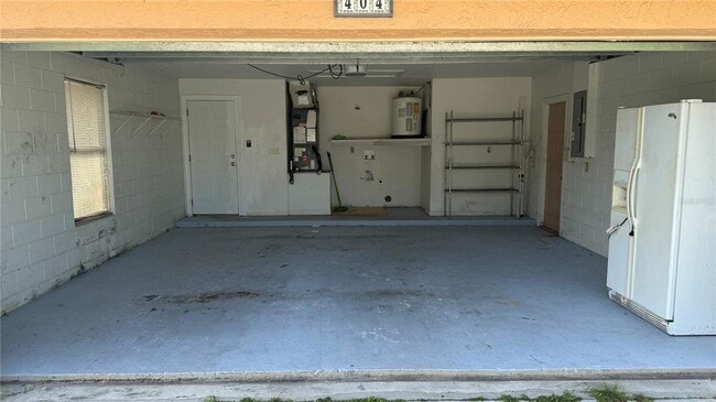 Building Photo - 404 Spike Ct