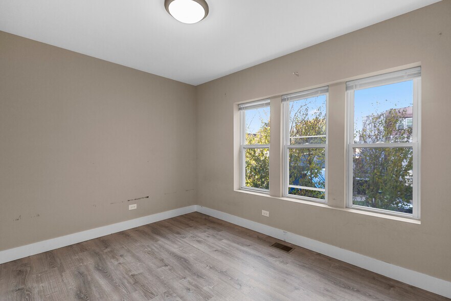 Building Photo - 5731 N Washtenaw Ave