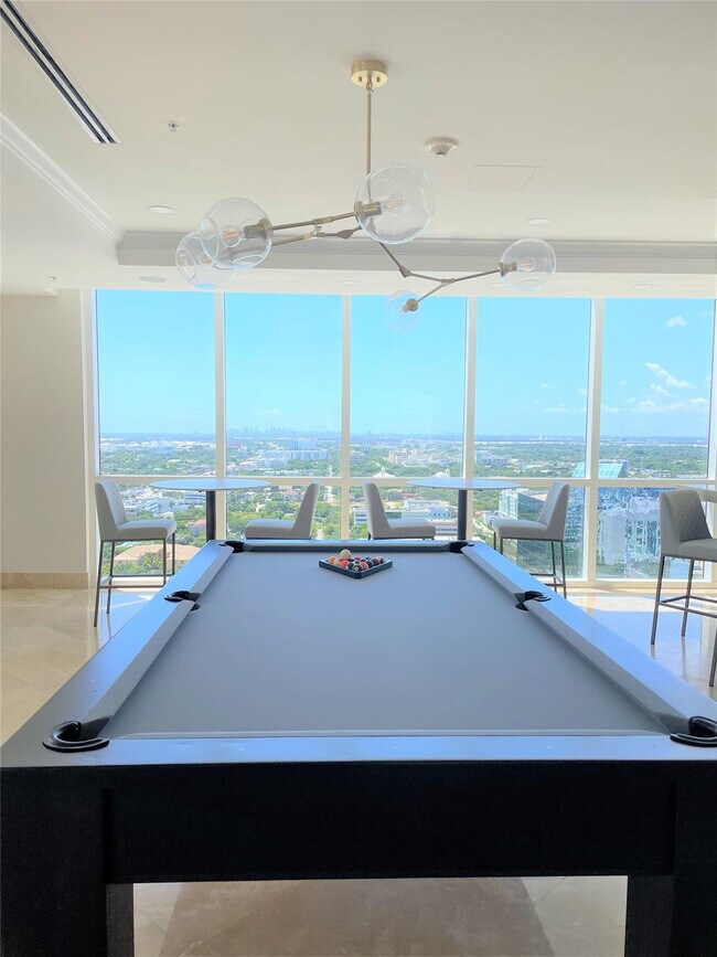 Building Photo - 511 SE 5 Ave