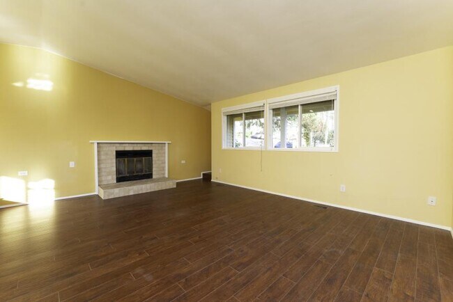 Building Photo - 3 bedroom in Bellevue WA 98006