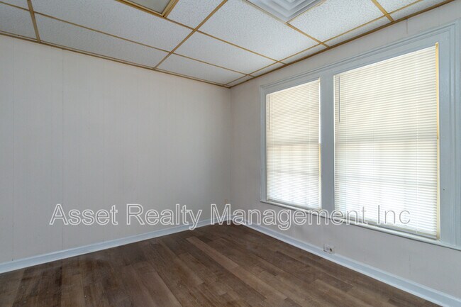 Building Photo - 221 Hawthorne Ave