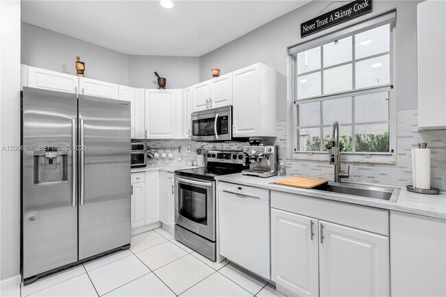 Building Photo - 14972 SW 50th Ct