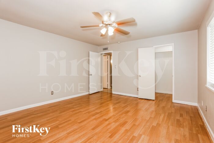 Building Photo - 9113 Linda Vista Dr