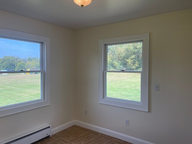 Building Photo - 184 Pine Island Tpke