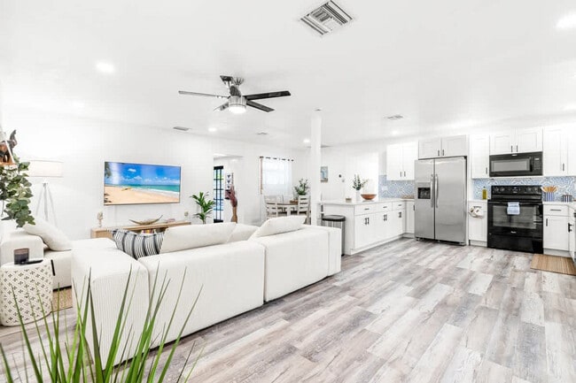 Building Photo - 1271 Woodlawn St