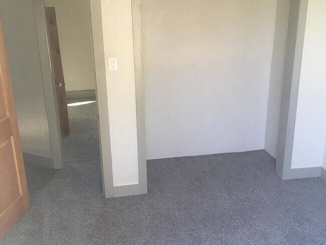 Building Photo - 515 Bellevue Pl