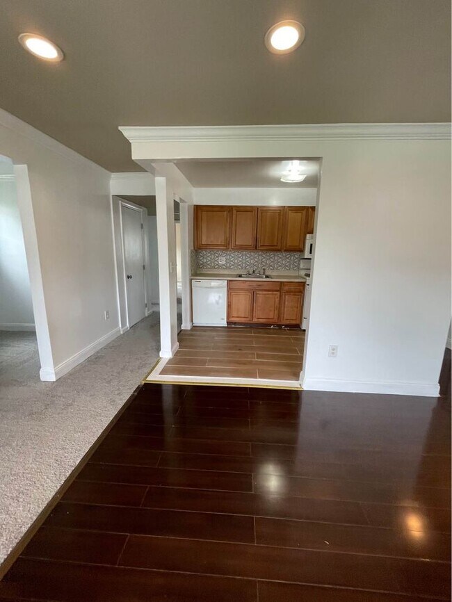 Building Photo - 563 Wilson Bridge Dr