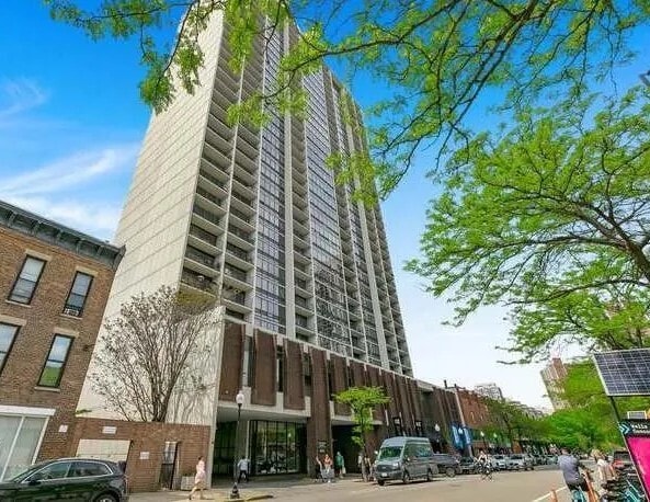 Building Photo - 1636 N Wells St