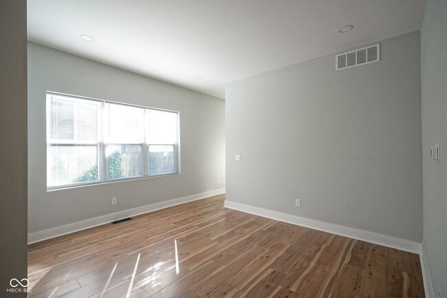 Building Photo - 515 Orange St