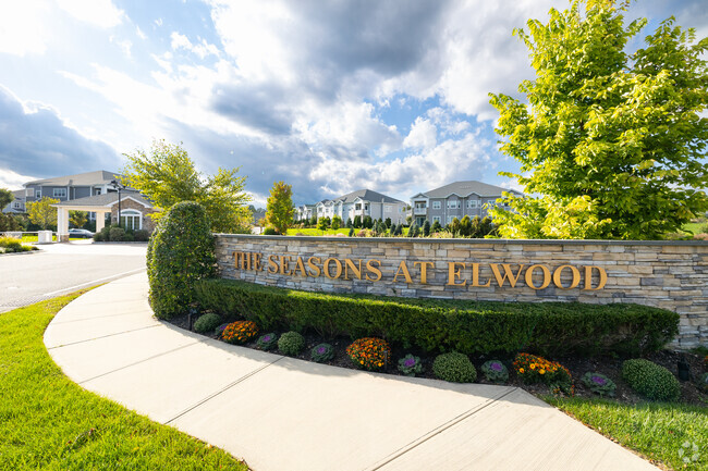 Building Photo - The Seasons at Elwood