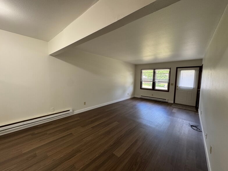 Building Photo - 3137 Runway Ave