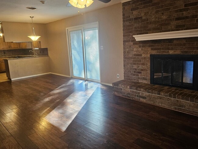 Building Photo - 306 Elfen Glen St