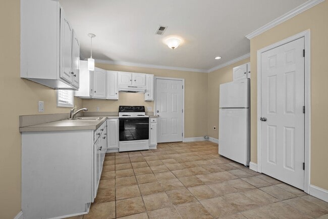 Building Photo - Broad Creek Home Available Now