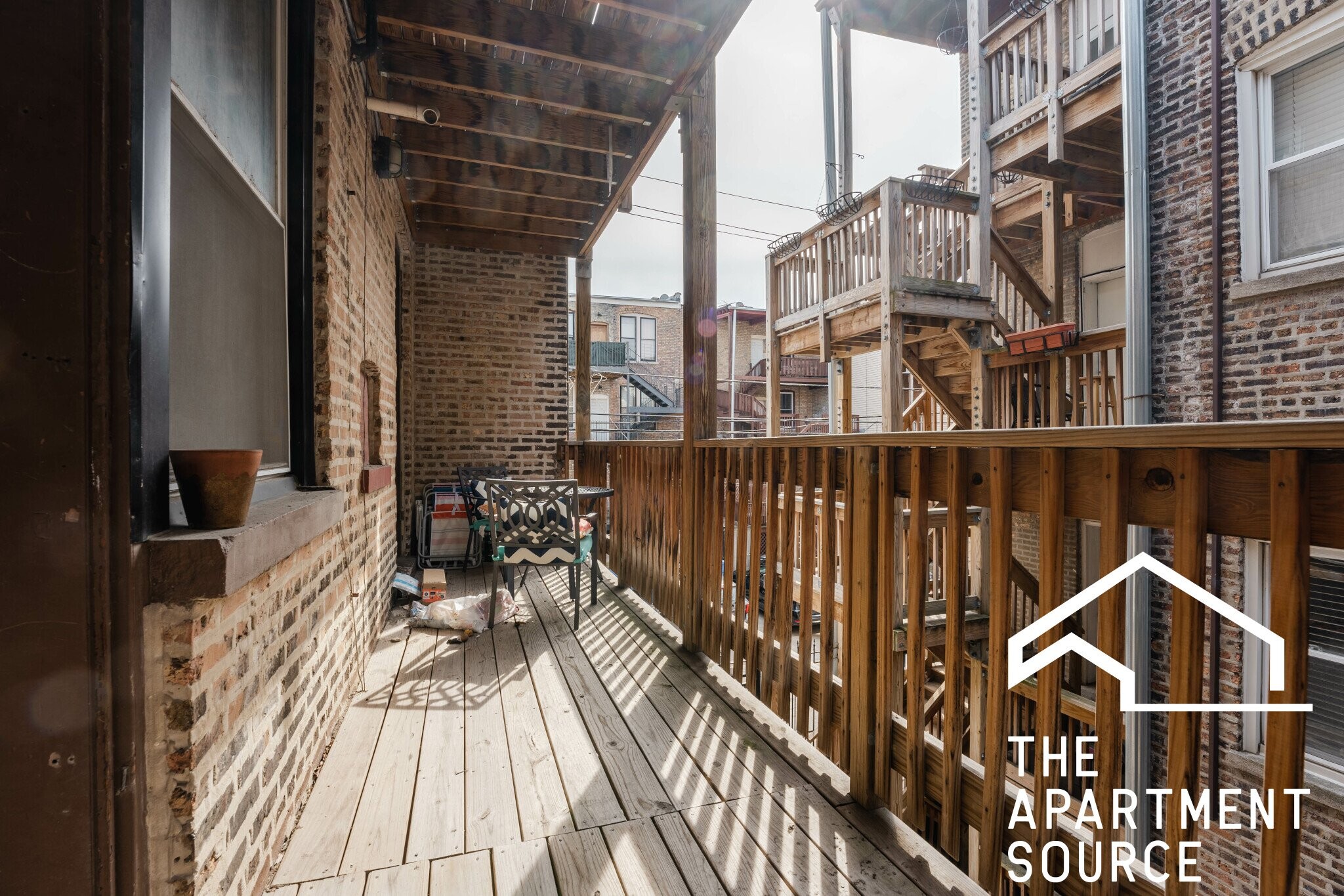 Building Photo - 857 W Cornelia Ave