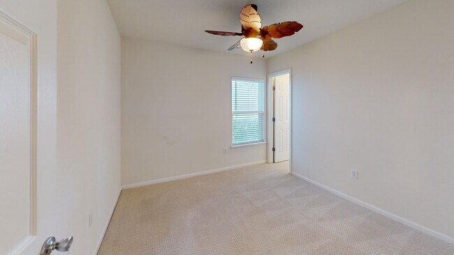 Building Photo - LOCATION! LOCATION! LOCATION!