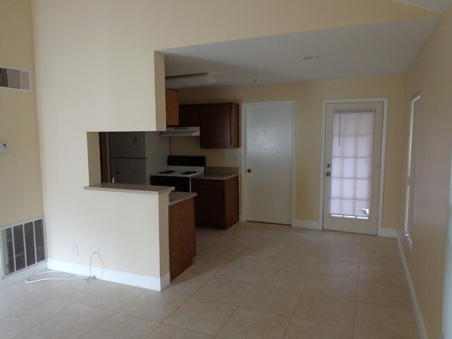 Building Photo - Charming condo features 2 bedrooms and 1 b...