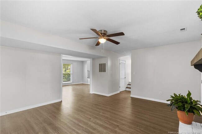 Building Photo - 5839 Rivercroft Rd