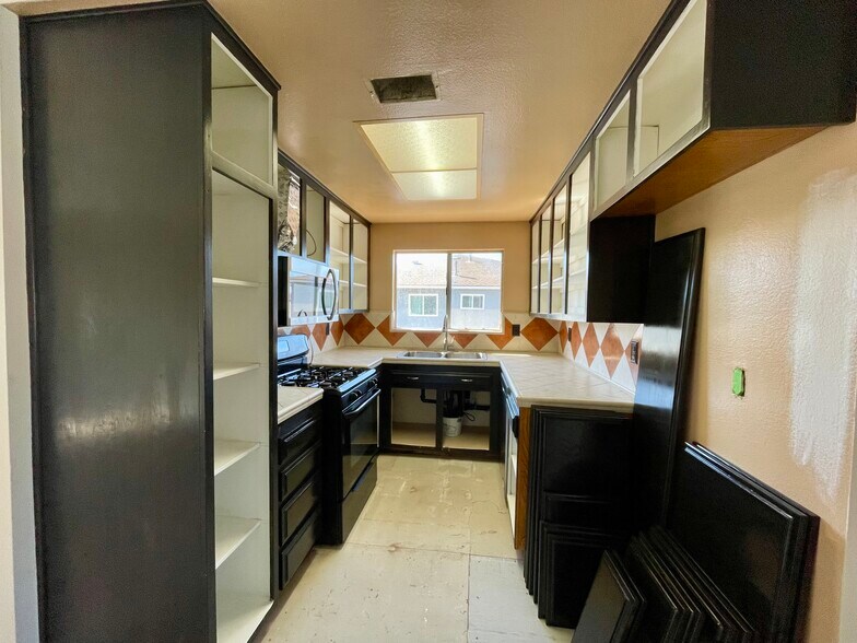 Building Photo - 28164 Robin Ave