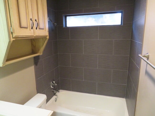Building Photo - Nice Modern Home Located In Whisper Wood Near Tech. Includes access to pool & tennis court.
