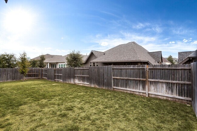 Building Photo - 2131 Thayer Cv