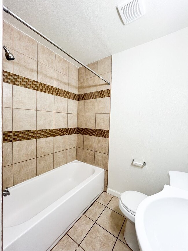 Building Photo - Available NOW!!!! Beautiful 3 bedroom, 2 bath home with covered patio and fenced yard.