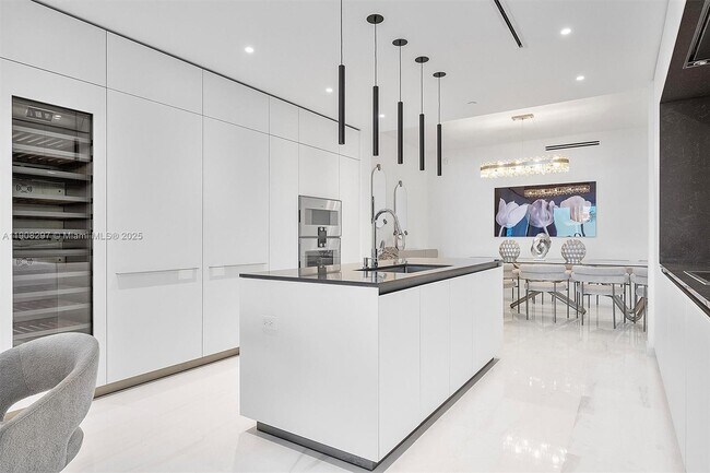 Building Photo - 300 Biscayne Blvd Way