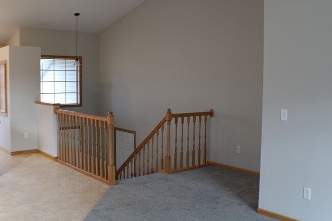 Building Photo - Adorable 2 Bed 2 Bath Duplex