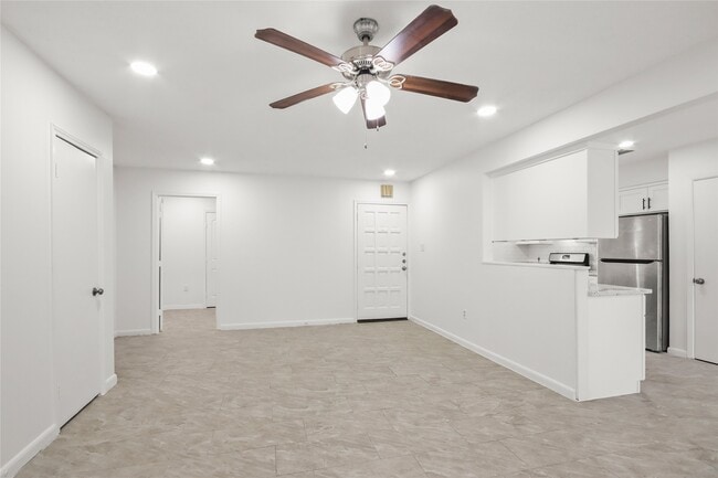 Building Photo - 111 Montrose Cir