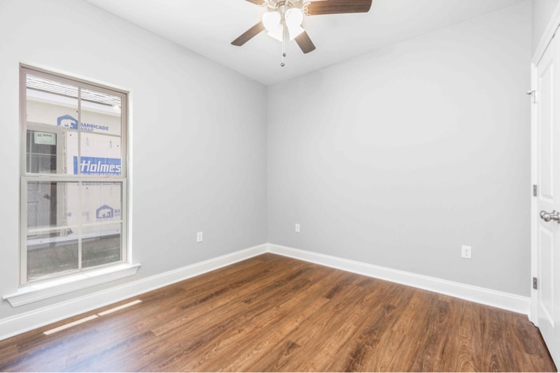 Building Photo - 33260 LA-16