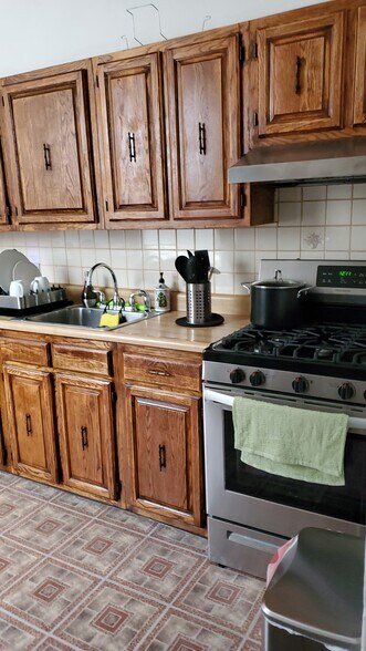 Building Photo - 135 Anderson Ave