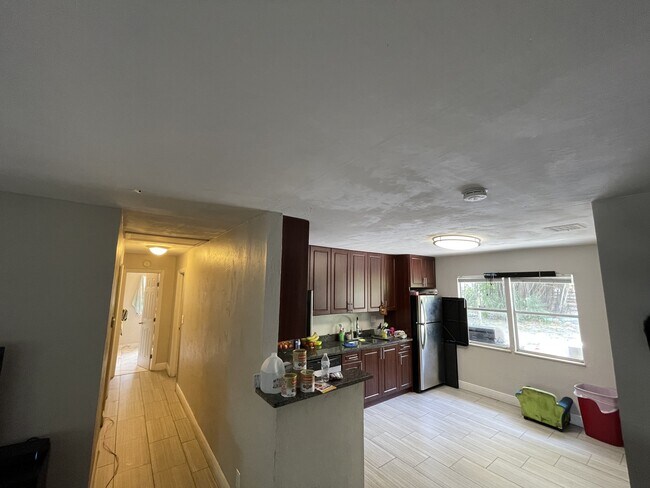 Building Photo - 208 Coventry St