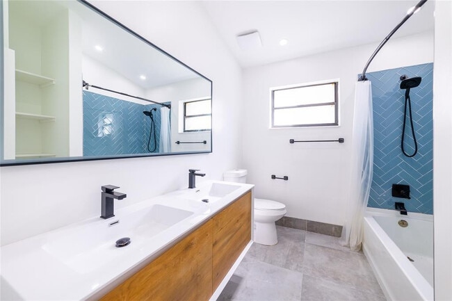 Building Photo - 1260 NW 101st Ave