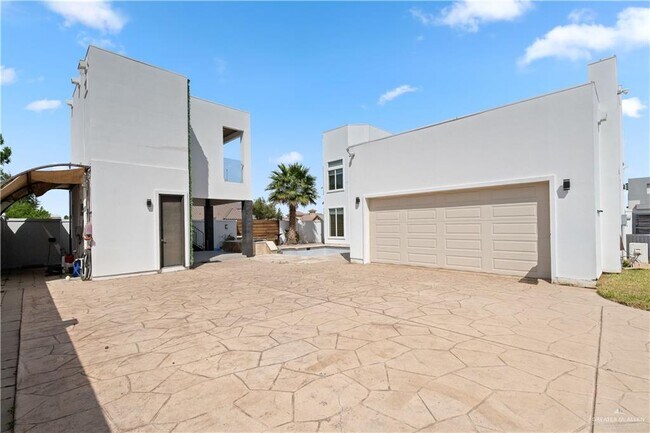 Building Photo - 32 May Dr